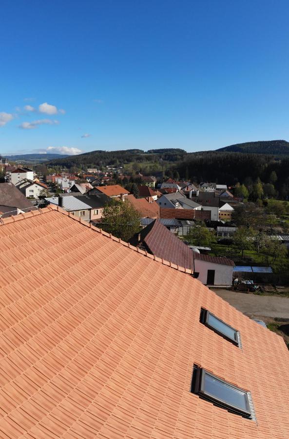 U Mikesu Vyssi Brod Exterior foto